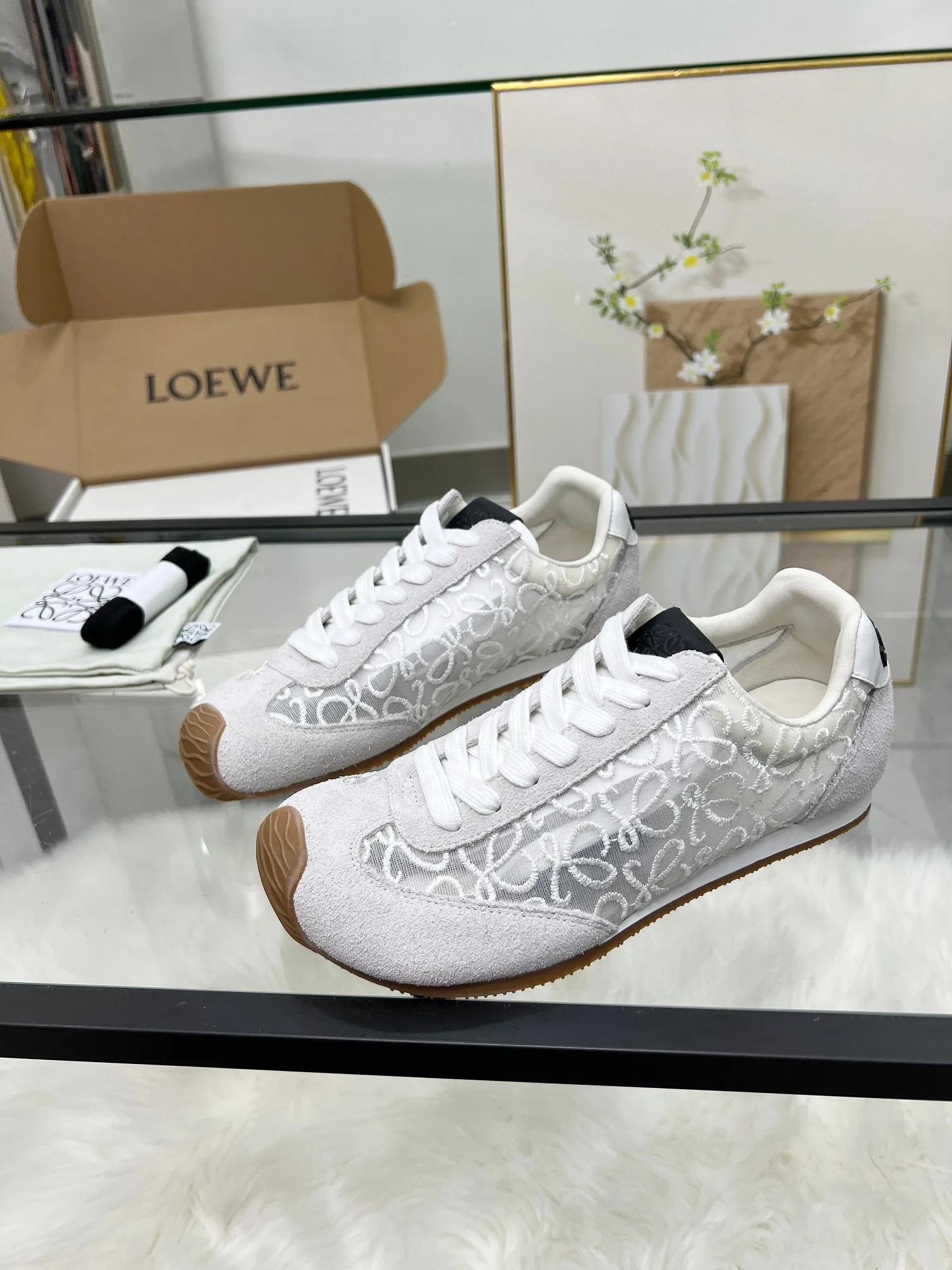 👟👟Ex-factory price 460👟👟 Men's size +10 2025 early spring new style, same style as Wang Yibo! Loewe Ballet Runner 2.0 sneakers for couples. New color matching retro series running shoes. Standard size: women's size 35-40, button +10. Men's size. 39-45, button ➕10.